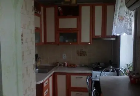 Mobilier de bucătărie compact pentru garsonieră
